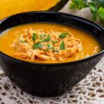 Sopa de Abóbora com Frango: aprenda a fazer essa simples e saborosa receita